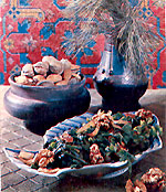Шпинат с орехами
