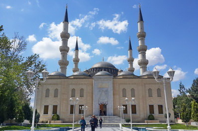 Ertogrulgazy Mosque, Ashgabat