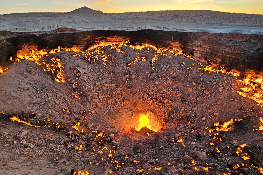 Darvaza Gas Crater, Turkmenistan