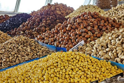 Орехи на базаре Чорсу, Ташкент