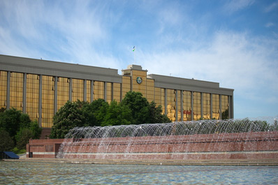 Fountain on Mustakillik Square, Tashkent