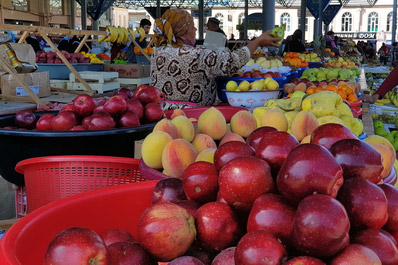 Фрукты на Сиабском базаре, Самарканд